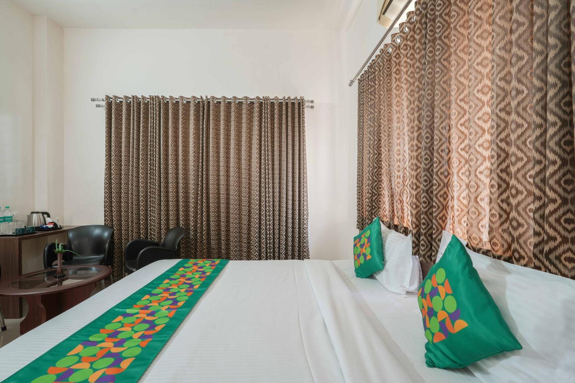 Treebo Pappilon Palace - Pvs Circle มังคาลอร์ ภายนอก รูปภาพ