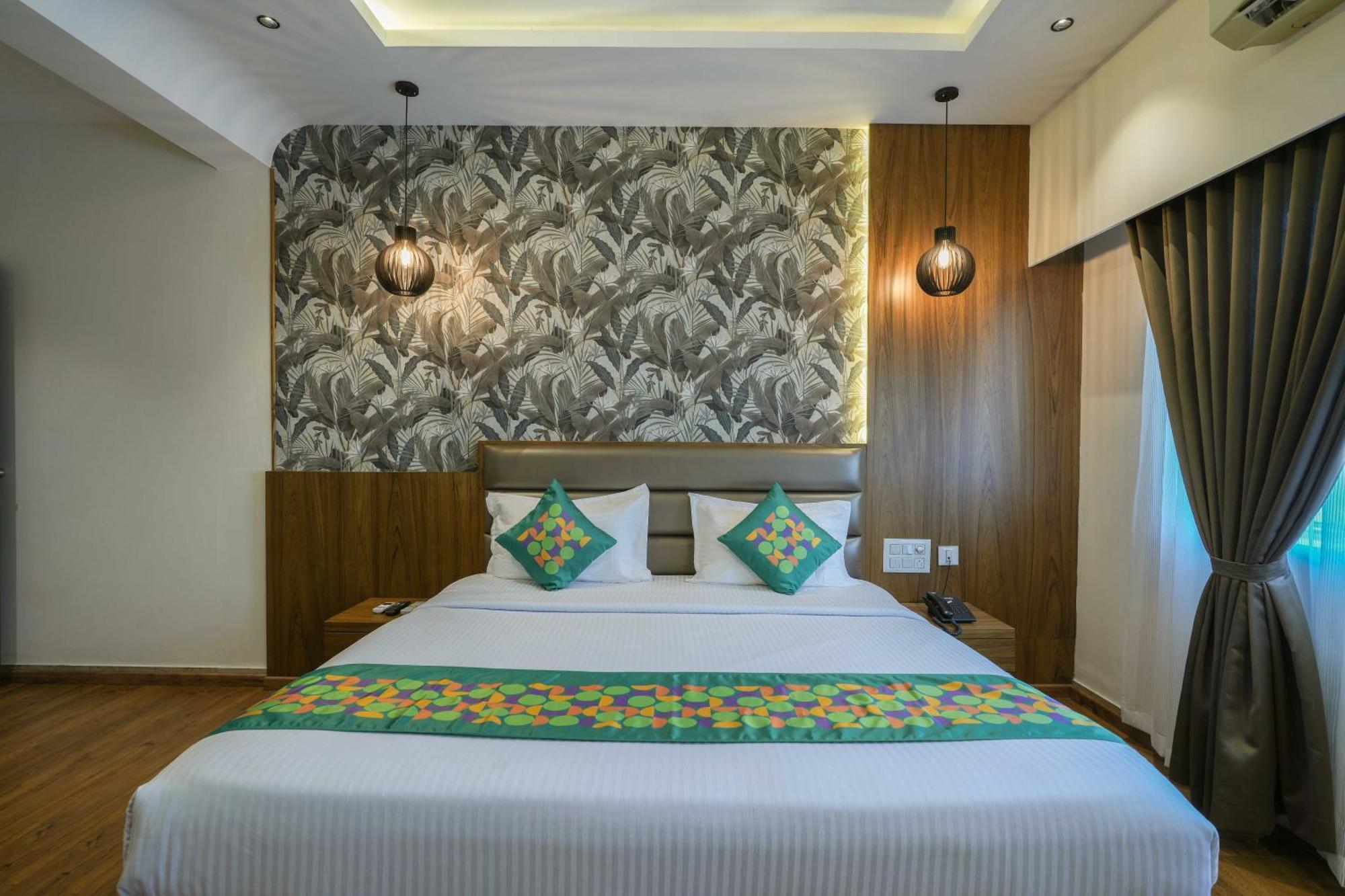 Treebo Pappilon Palace - Pvs Circle มังคาลอร์ ภายนอก รูปภาพ