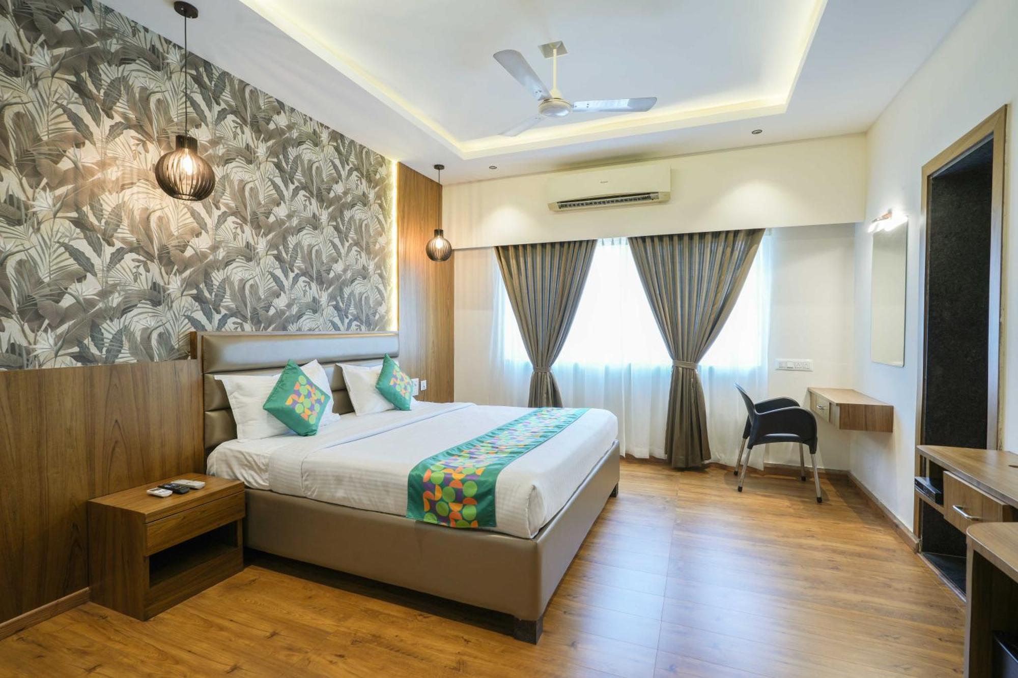Treebo Pappilon Palace - Pvs Circle มังคาลอร์ ภายนอก รูปภาพ