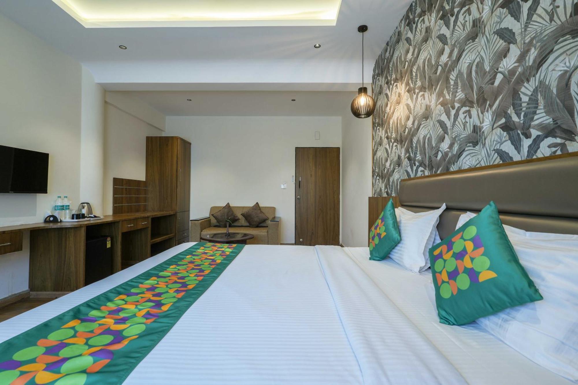 Treebo Pappilon Palace - Pvs Circle มังคาลอร์ ภายนอก รูปภาพ