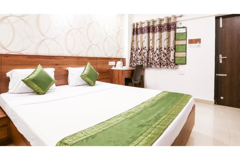 Treebo Pappilon Palace - Pvs Circle มังคาลอร์ ภายนอก รูปภาพ
